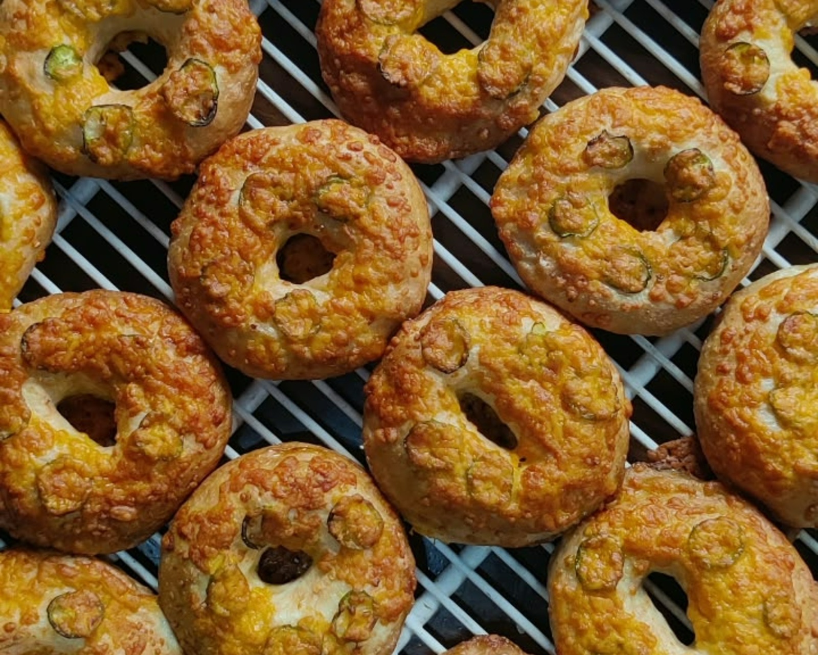 Cheddar Jalapeno Bagels - product view 2